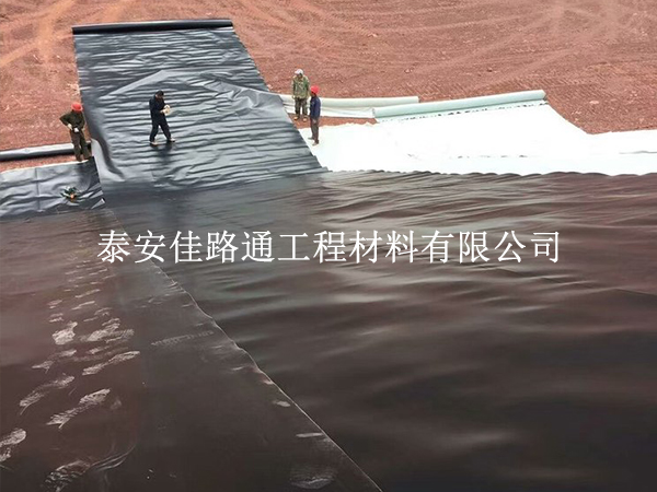 污水處理防滲膜損壞，這 5 大自然因素是主要原因