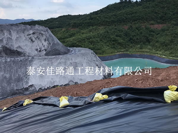 污水處理防滲膜為啥要覆土？這4個關(guān)鍵原因得搞懂