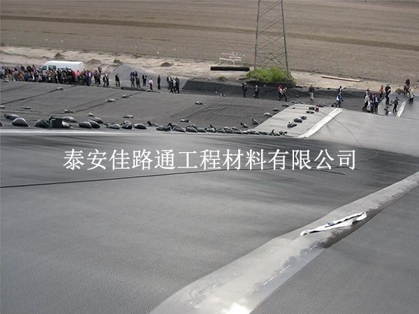污水處理防滲膜裁剪不浪費(fèi)還防漏？5 個(gè)關(guān)鍵技巧